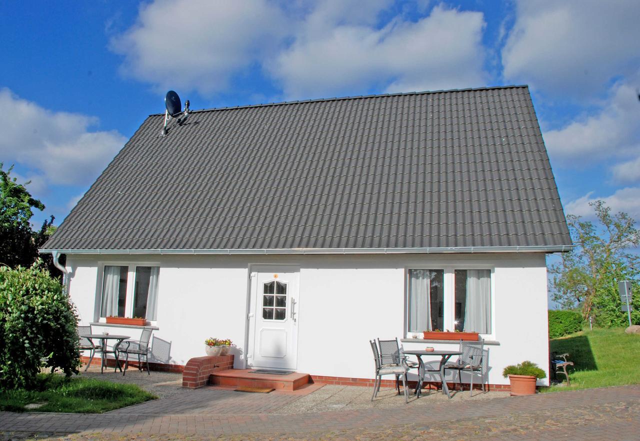 Ferienwohnungen Im Haus Am Deich Middelhagen Esterno foto